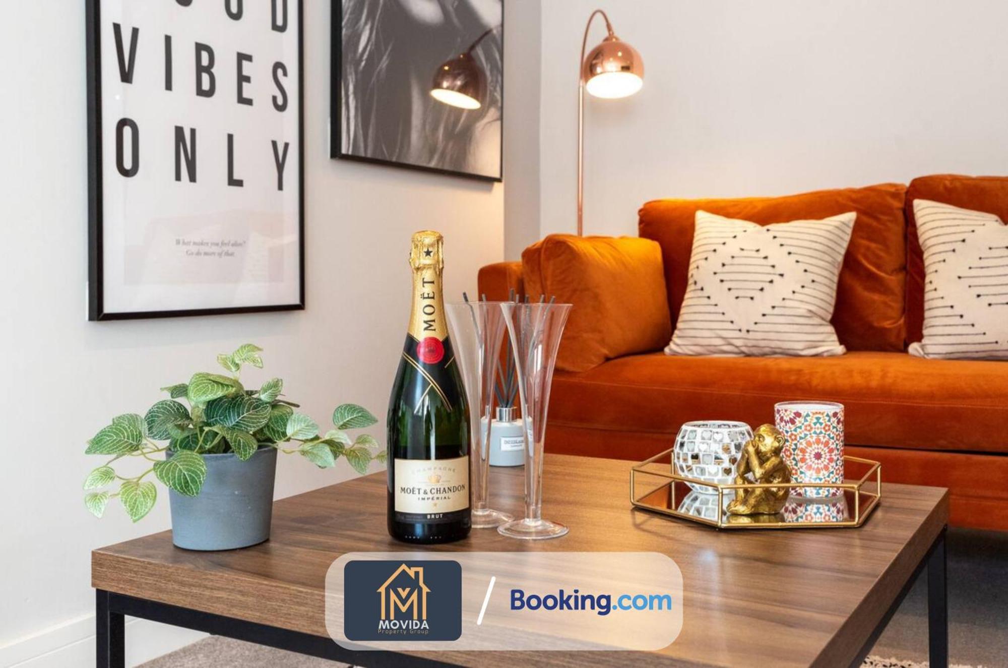 Stylish Two Bed Town Centre Apartment By Movida Property Group Short Lets & Serviced Accommodation With Parking ฮาร์โรเกต ภายนอก รูปภาพ