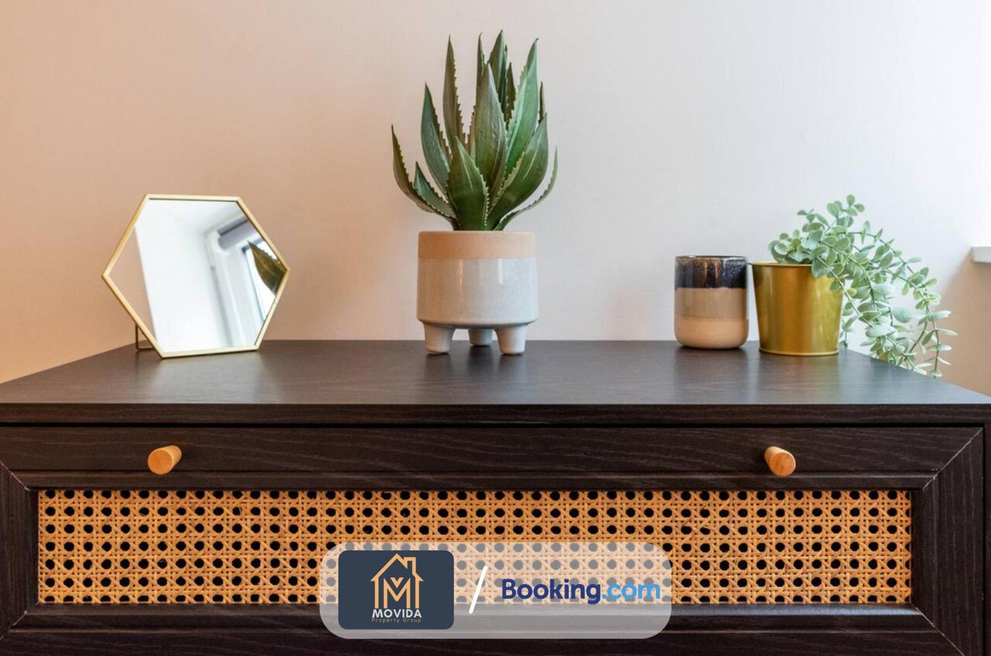 Stylish Two Bed Town Centre Apartment By Movida Property Group Short Lets & Serviced Accommodation With Parking ฮาร์โรเกต ภายนอก รูปภาพ