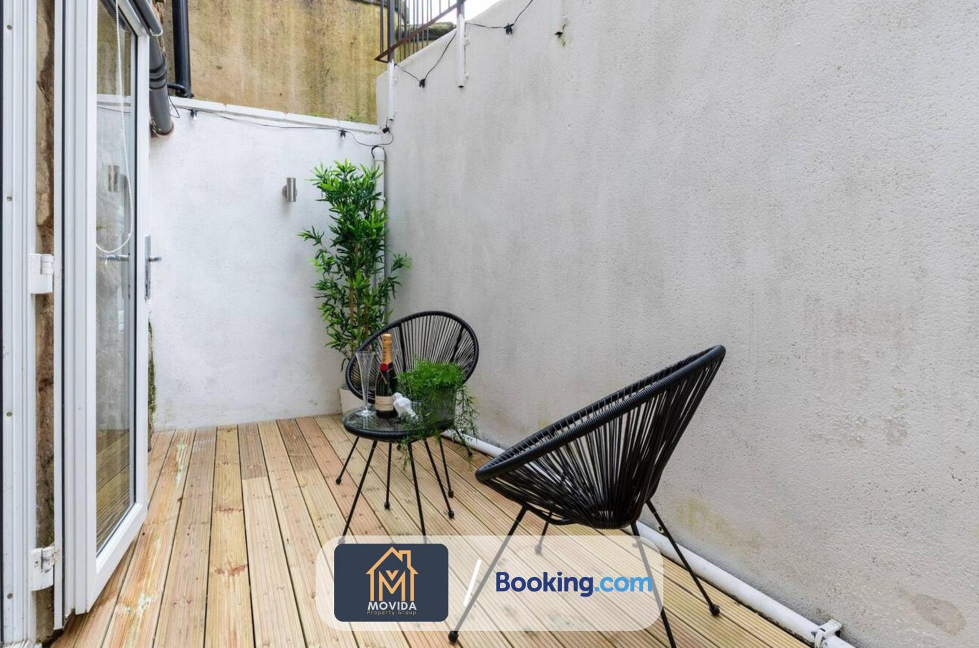 Stylish Two Bed Town Centre Apartment By Movida Property Group Short Lets & Serviced Accommodation With Parking ฮาร์โรเกต ภายนอก รูปภาพ