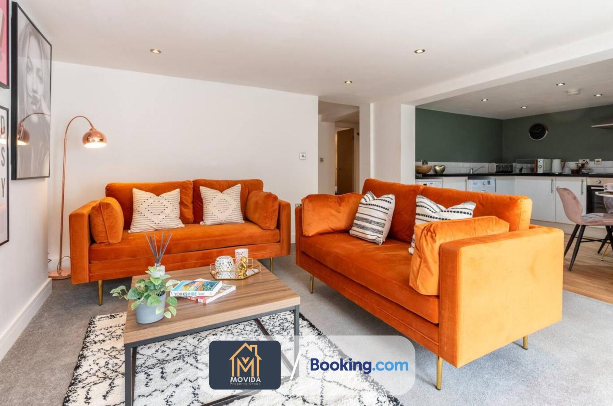 Stylish Two Bed Town Centre Apartment By Movida Property Group Short Lets & Serviced Accommodation With Parking ฮาร์โรเกต ภายนอก รูปภาพ
