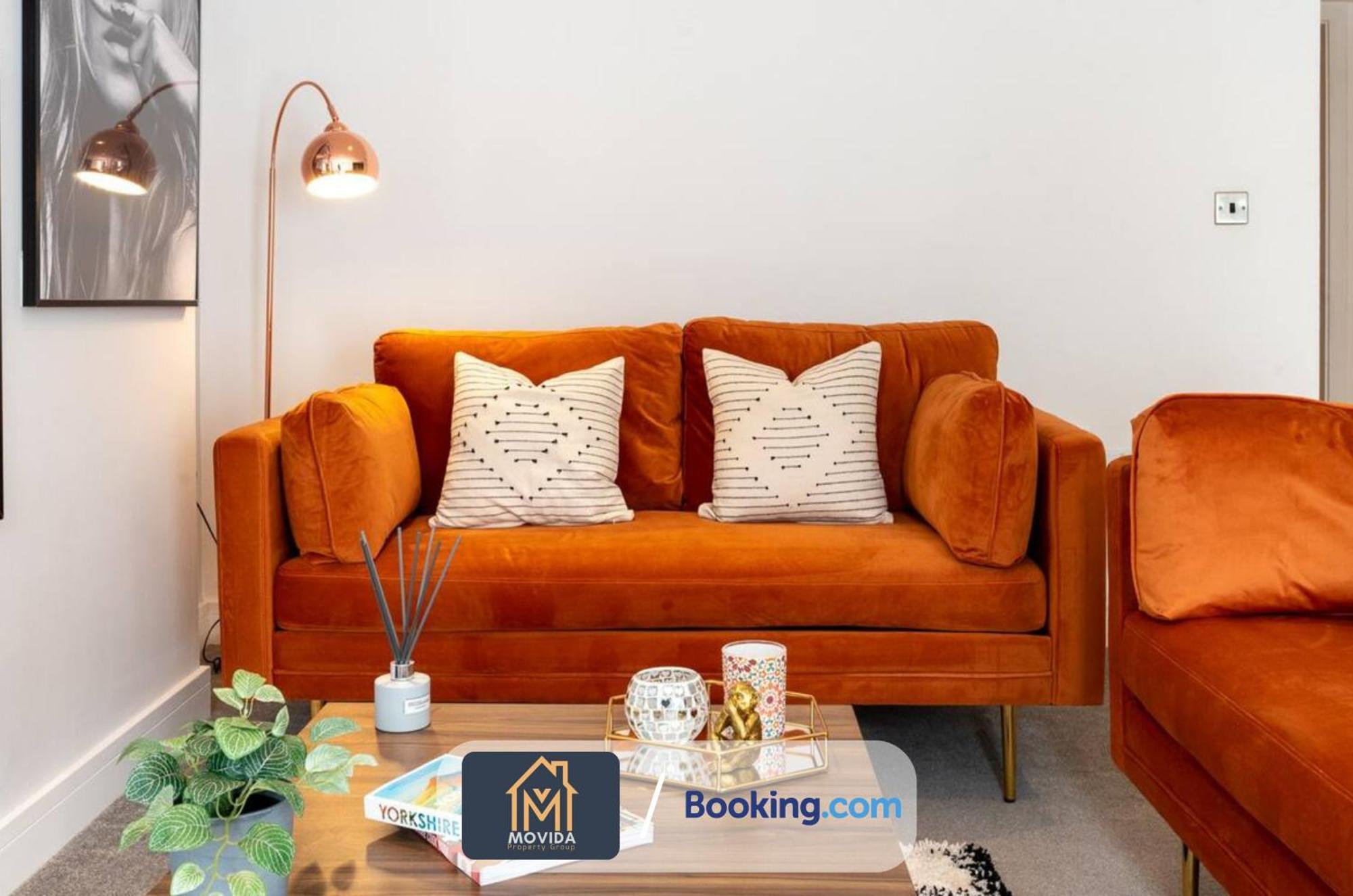 Stylish Two Bed Town Centre Apartment By Movida Property Group Short Lets & Serviced Accommodation With Parking ฮาร์โรเกต ภายนอก รูปภาพ
