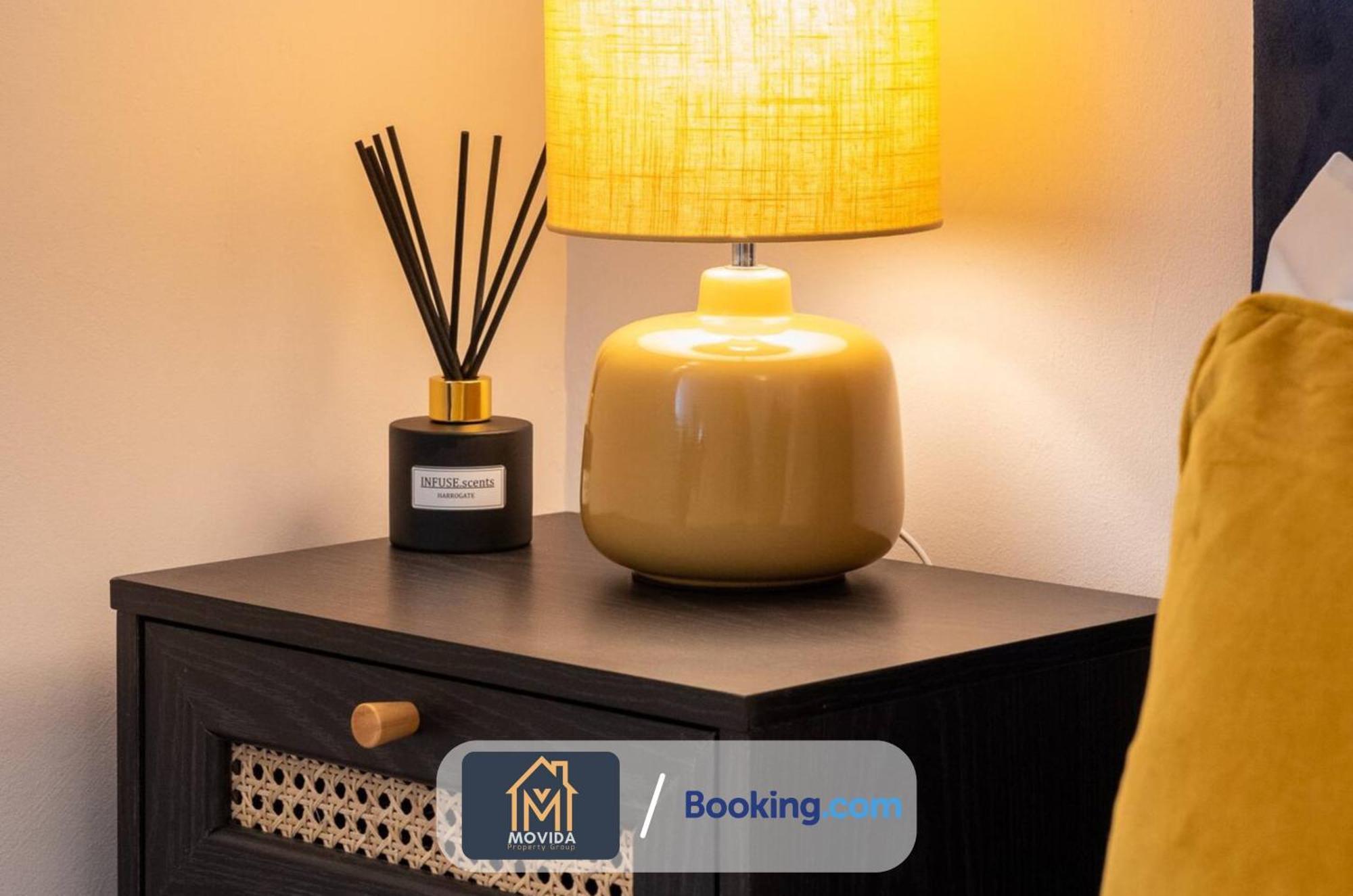 Stylish Two Bed Town Centre Apartment By Movida Property Group Short Lets & Serviced Accommodation With Parking ฮาร์โรเกต ภายนอก รูปภาพ