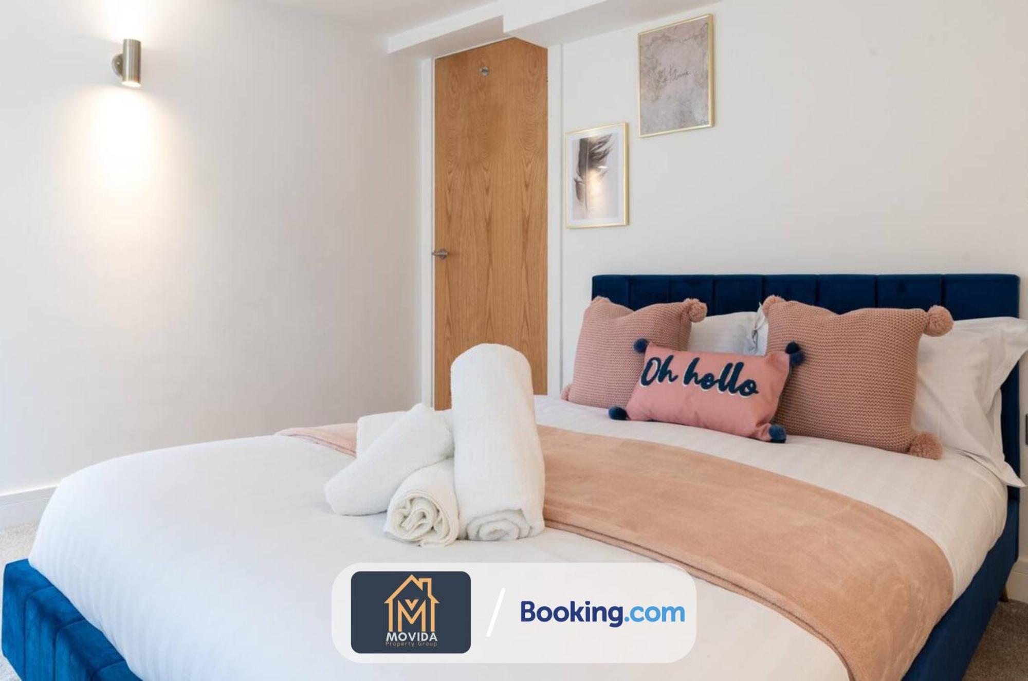 Stylish Two Bed Town Centre Apartment By Movida Property Group Short Lets & Serviced Accommodation With Parking ฮาร์โรเกต ภายนอก รูปภาพ