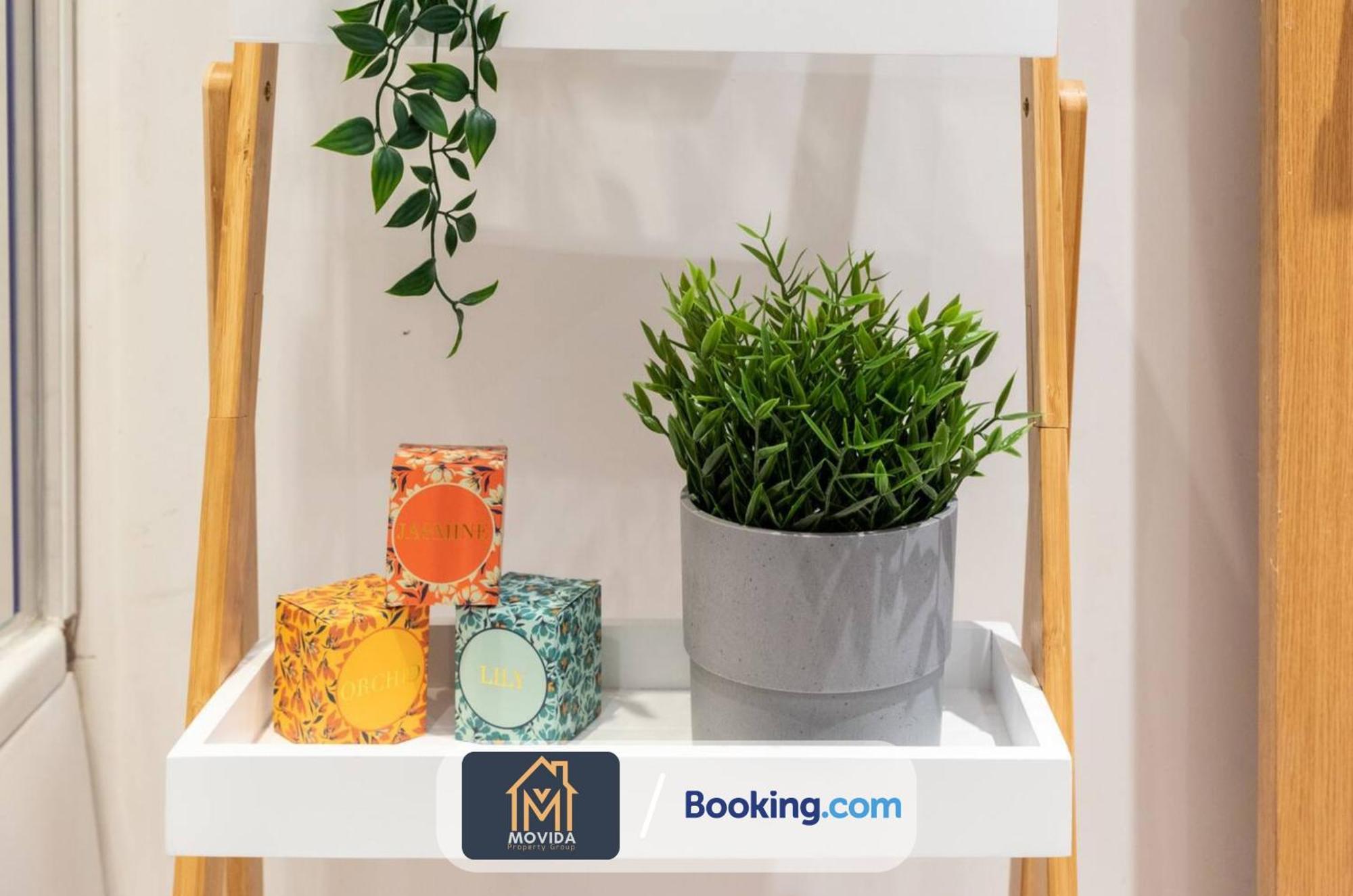 Stylish Two Bed Town Centre Apartment By Movida Property Group Short Lets & Serviced Accommodation With Parking ฮาร์โรเกต ภายนอก รูปภาพ