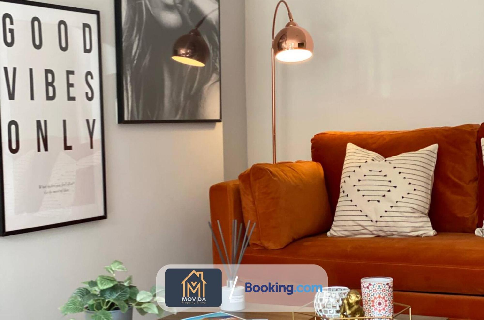 Stylish Two Bed Town Centre Apartment By Movida Property Group Short Lets & Serviced Accommodation With Parking ฮาร์โรเกต ภายนอก รูปภาพ